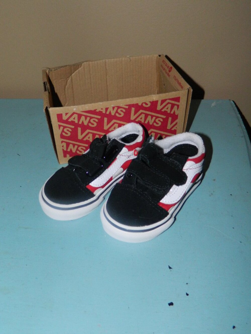 Vans Minnie Mouse Polka Dot Old Skool V Red White and Black; Toddler Size 4.5